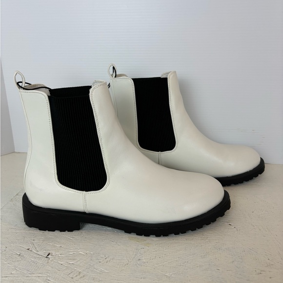 Altar'd State Womens White Pull On Boots with Black Elastic Ankle Boots Size 8 - Picture 5 of 10